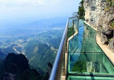 奇峰歷險(xiǎn)，游張家界天門山游記